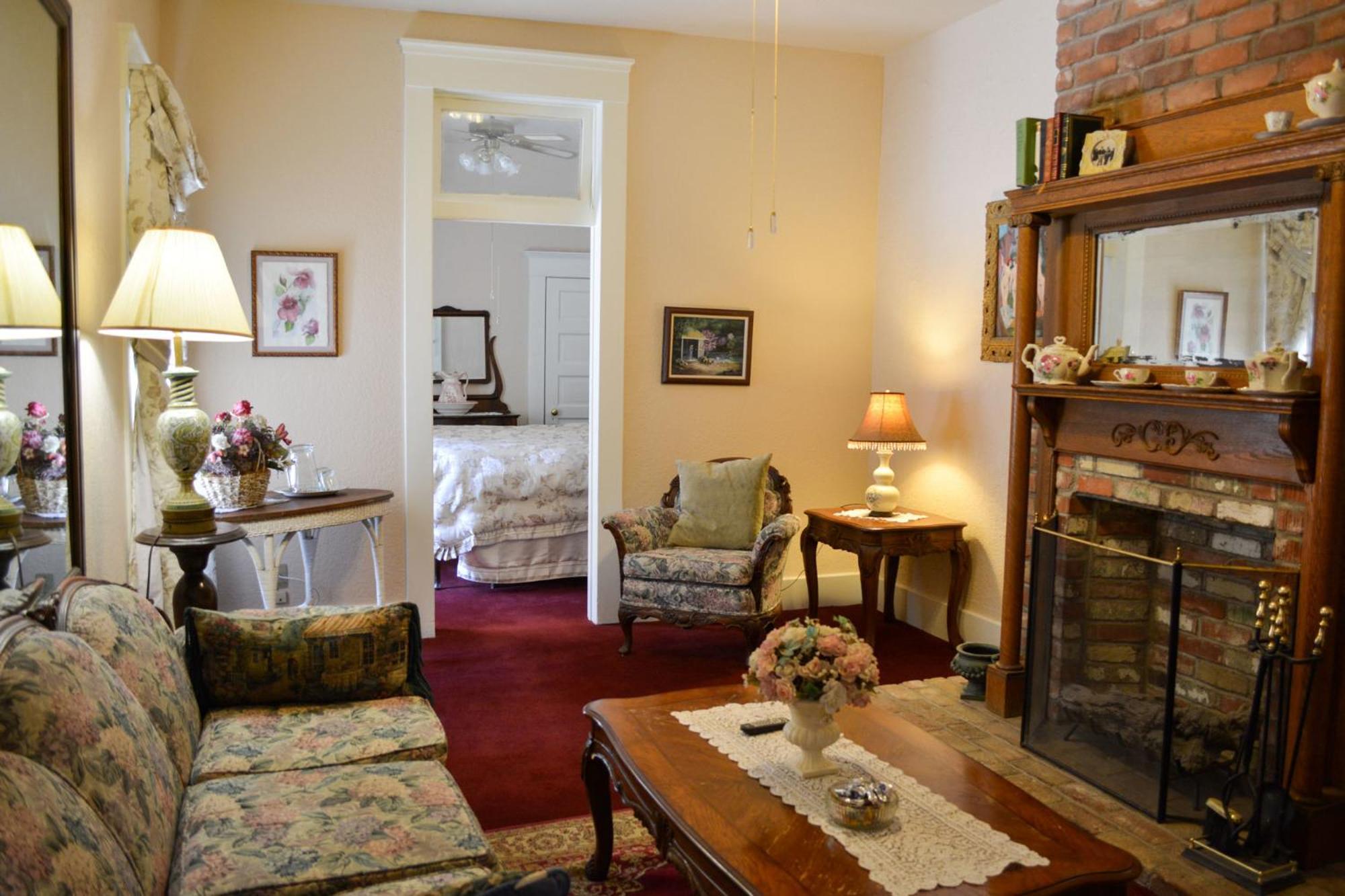 Bisbee Grand Hotel Room photo